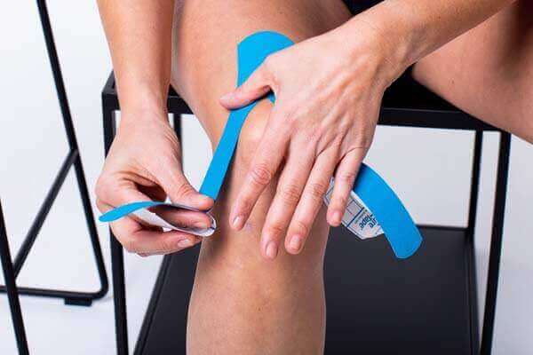 How to tape pain below kneecap 3-Australia