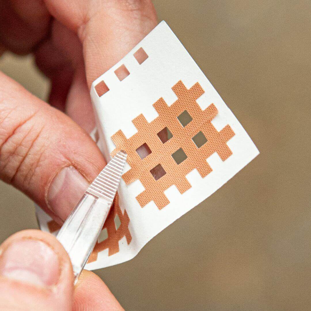 CrossLinq® VET - Acupressure Cross Patches - Image 3
